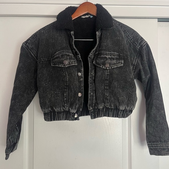 Cropped Black denim jacket size-S - Picture 1 of 3